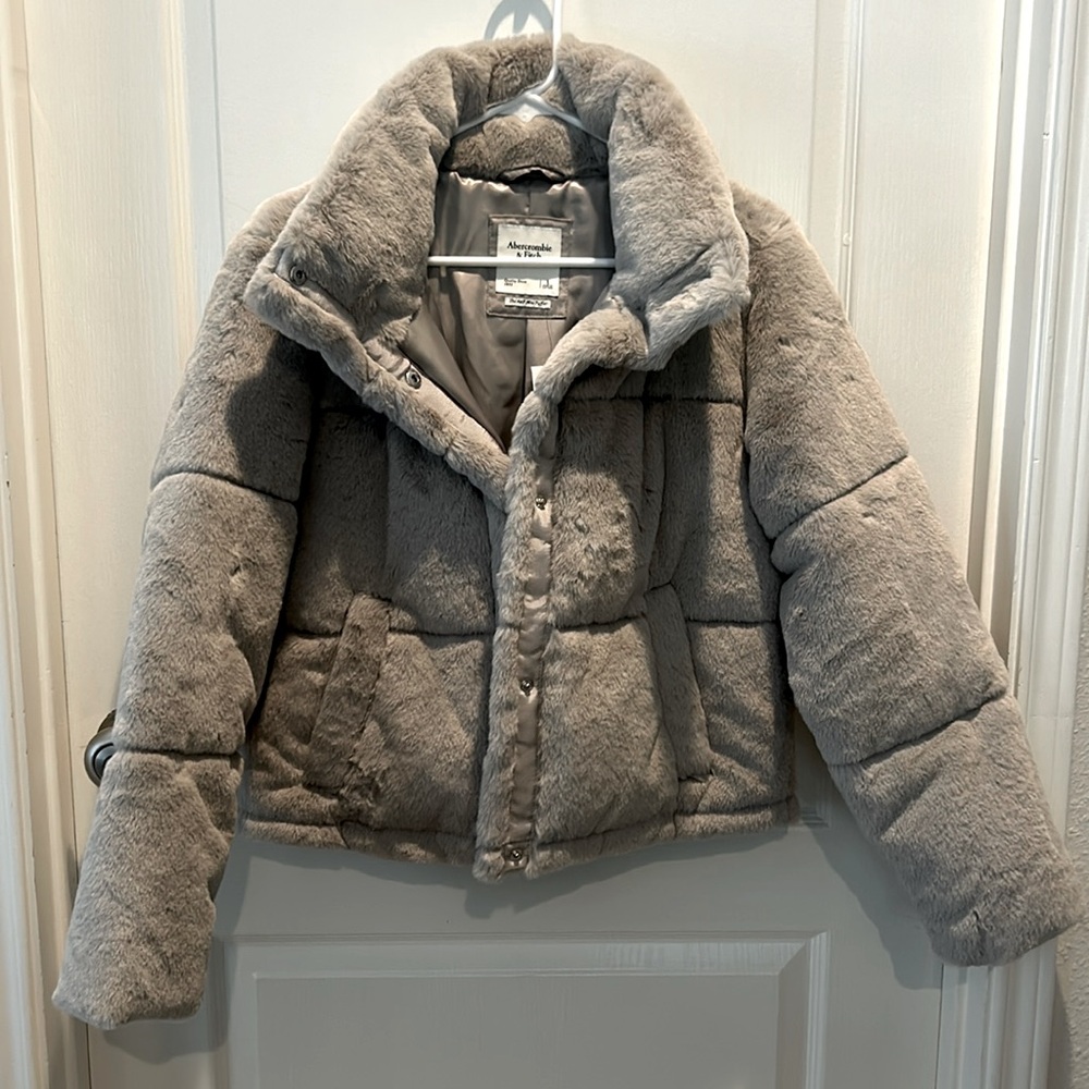 NWT Abercrombie Mini Puffer Grey Small